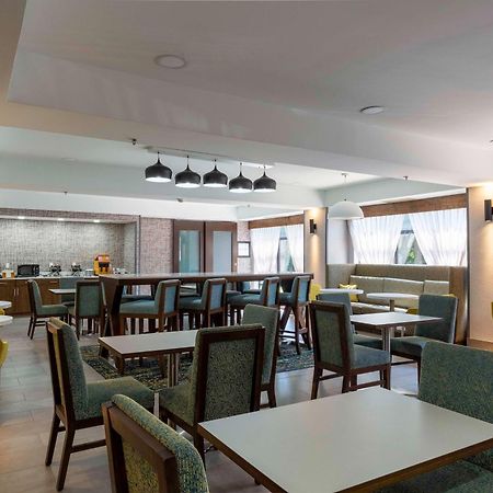 Hampton Inn East Windsor Exterior foto