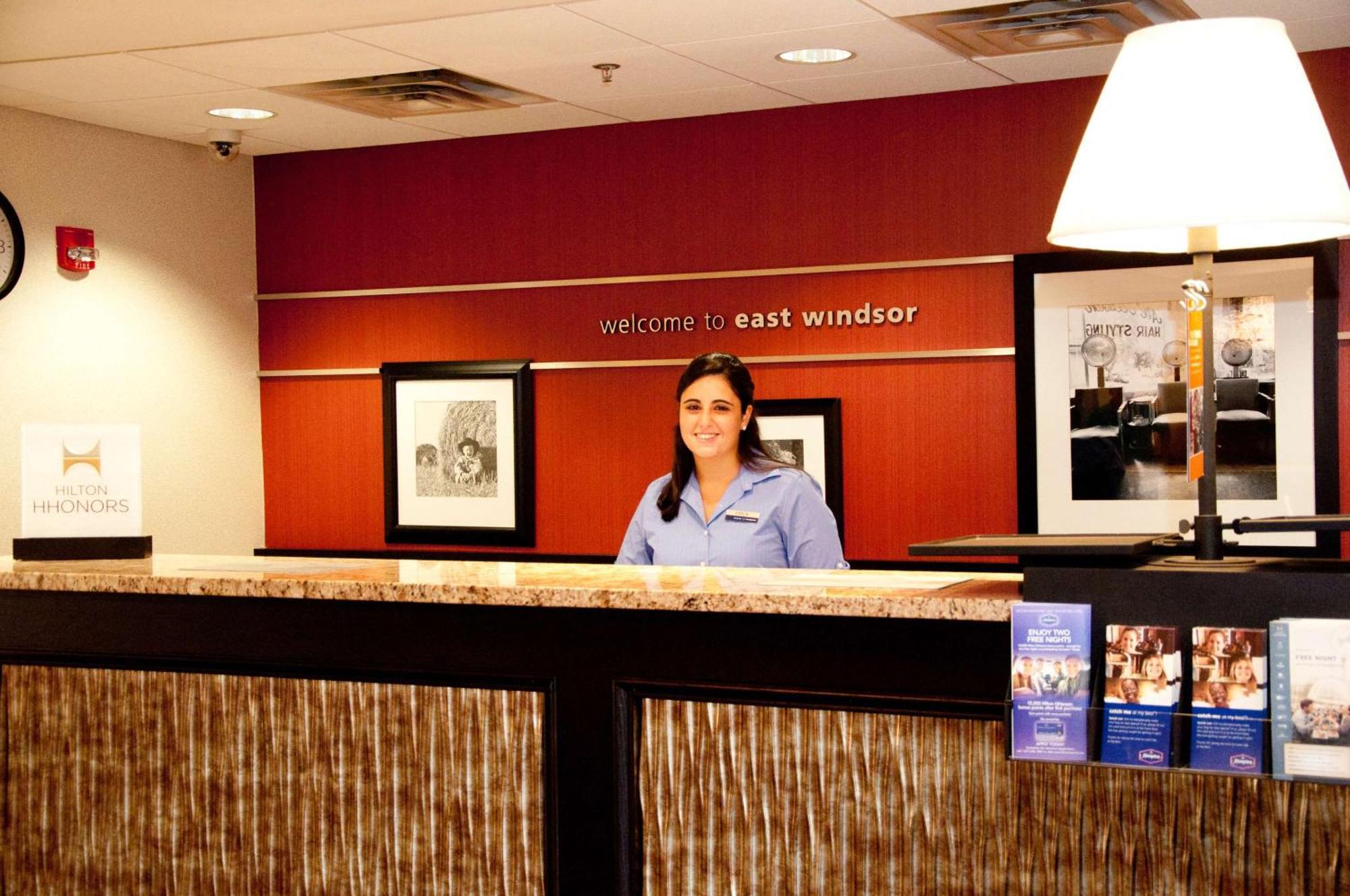 Hampton Inn East Windsor Exterior foto